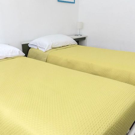 N050 - Numana, Trilocale In Centro Con Portico E Posto Auto Apartment Luaran gambar