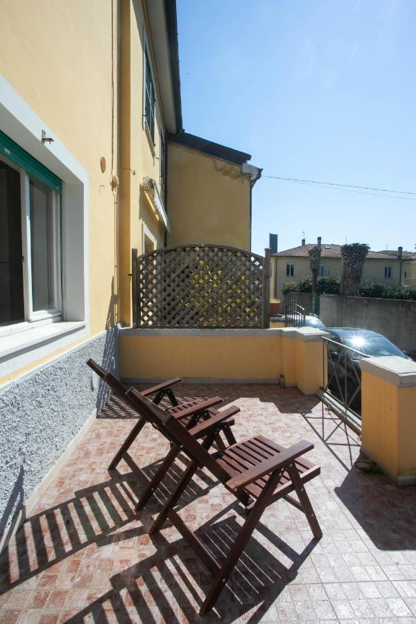 N050 - Numana, Trilocale In Centro Con Portico E Posto Auto Apartment Luaran gambar